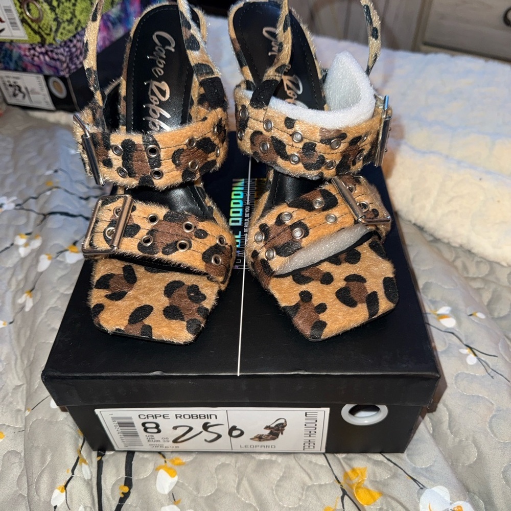 Cape Robbin Girls Leopard Print Buckle Sandals - Brown & Black